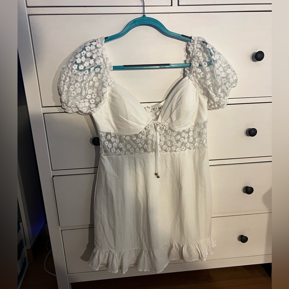 Hello Molly, size large, white